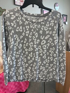 Liz Claiborne Gray & White Leopard-Print Pullover Sweatshirt